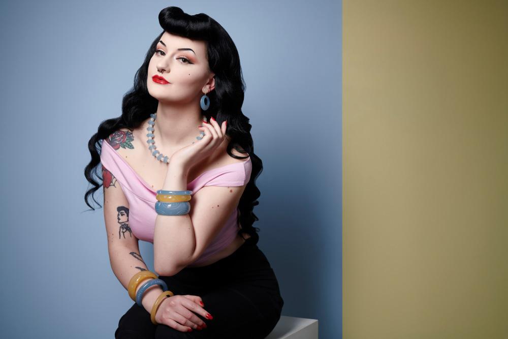 Narrow Frosty Fakelite Bangle Duchess